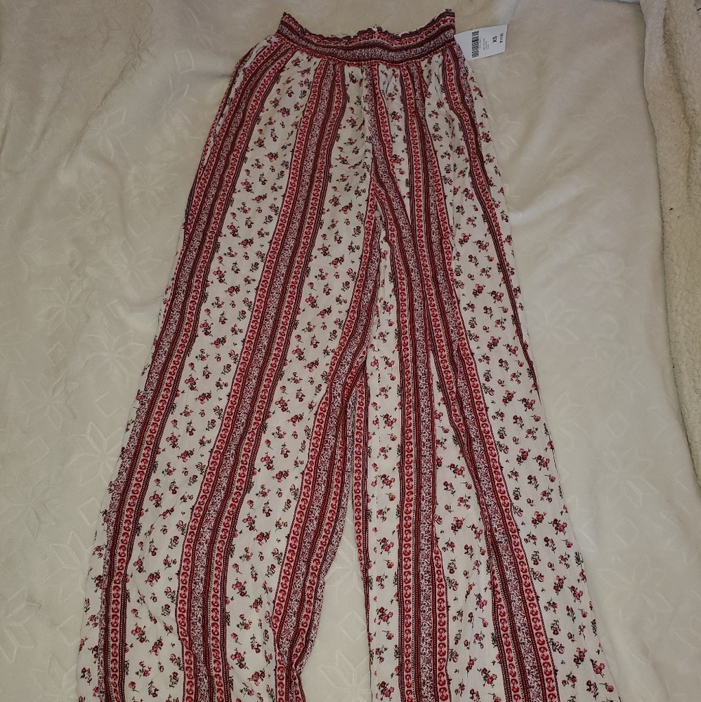 Forever 21 Long Woven Floral Pant